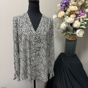 Express Black and White Animal Print Relaxed Buttoned Blouse. Size Large